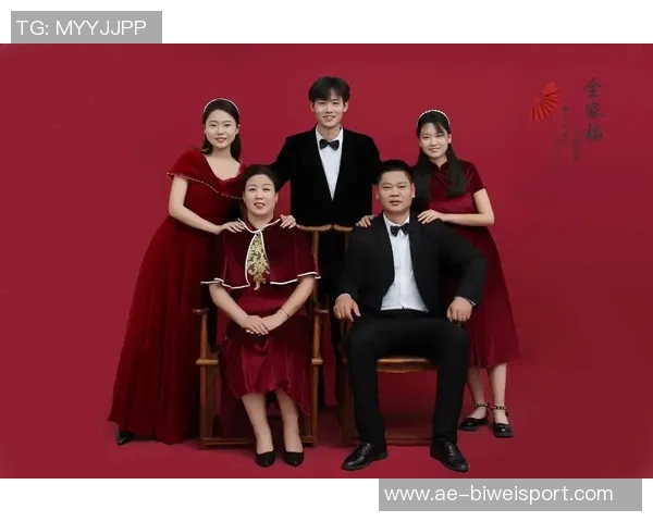 幸福满满的一家人库嫂分享全家福照甜蜜瞬间温馨满溢