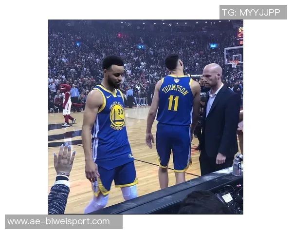 库里谈勇士聚光灯下的挑战与成功外界分析是不可或缺的一部分