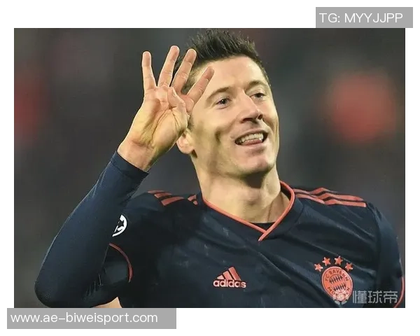 弗里克称赞莱万状态出众或许只有C罗能比肩