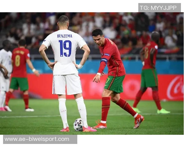 C罗干预本泽马转会引发坎特恩内斯里转会签约延迟问题